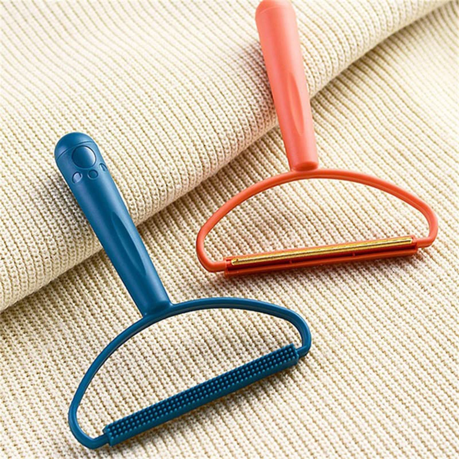 2-in-1 Portable Lint Remover – Long-Handle Brush & Sticky Roller for Clothes, Furniture & Carpets (1 Pc)