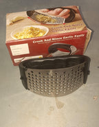 Stainless Steel Garlic Presser  / Crusher (Multicolor)